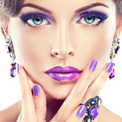 MAKE UP
