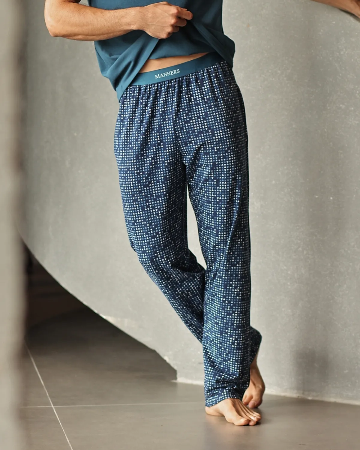 MANNERS DONJI DIO HUGO